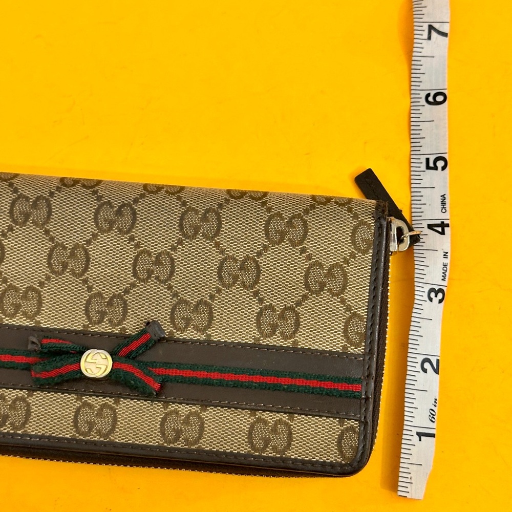 Gucci Sherry line Zippee round Wallet with Green and Red Accents - Picture 5 of 16